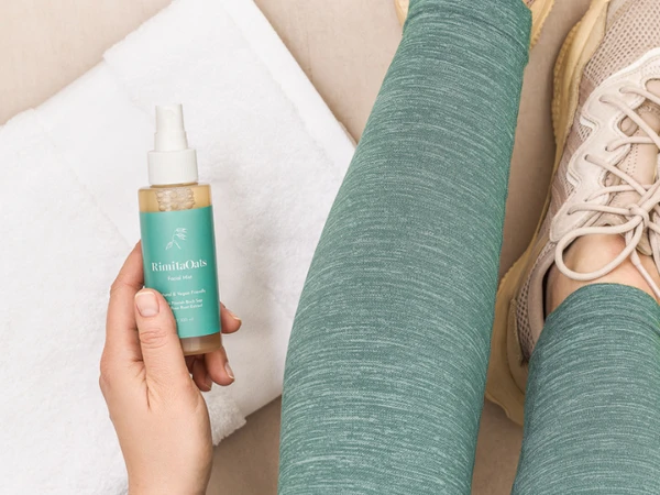 Feuchtigkeitsspendendes Gesichtsspray von RimitaOats – ideal als Toner und über Make-up