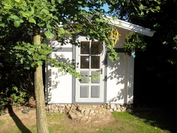 Moderne Gartensauna SIMONE mit Ruheraum für private Wellness nahe Koblenz und Leverkusen