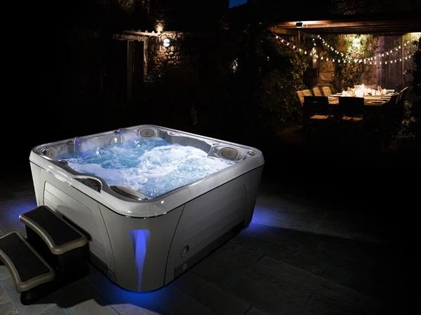 Premium Whirlpool Serenity 5900 für ganzjährige Entspannung im Raum Köln kaufen