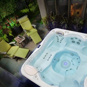 Signature SelfCleaning 779 Whirlpool mit Selbstreinigungssystem von Relaxklusiv nahe Bonn kaufen - Outdoor Whirlpool mit patentiertem Selbstreinigungssystem im Rhein-Sieg-Kreis