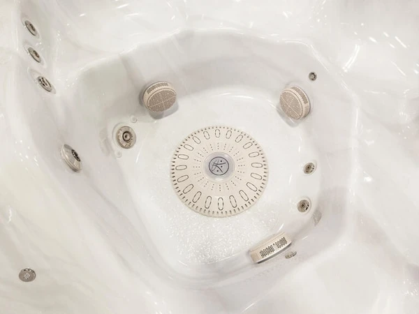 Selbstreinigender Whirlpool Signature 679 mit Massagedüsen im Raum Köln und Düsseldorf