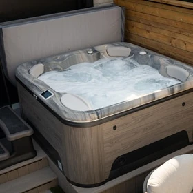 Signature SelfCleaning 579 Whirlpool mit ergonomischer Liege in Rheinland-Pfalz