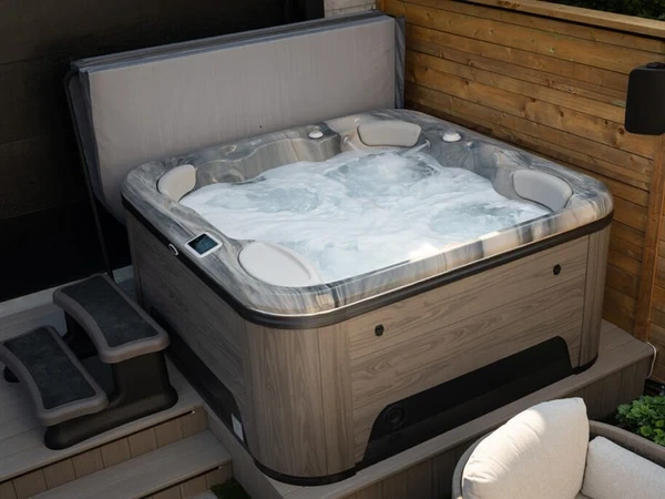 Signature SelfCleaning 579 Whirlpool mit ergonomischer Liege in Rheinland-Pfalz