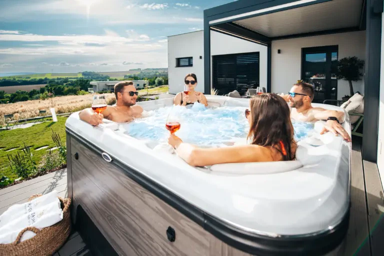 Signature SelfCleaning Whirlpool von Hydropool mit selbstreinigungssystem innerhalb 15min - Endlich ein Whirlpool der sich selber reinigt! Relaxklusiv aus Vettelschoß bei Bonn bietet dir diese exklusiven Whirlpools!