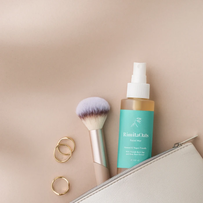 Feuchtigkeitsspendendes Gesichtsspray von RimitaOats – ideal als Toner und über Make-up