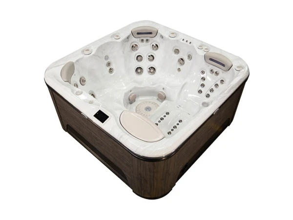 Whirlpool kaufen mit Selbstreinigungssystem von Relaxklusiv aus Vettelschoß