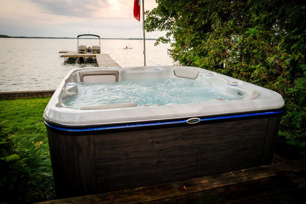 Premium Whirlpool mit automatischer Wasserreinigung nahe Koblenz und Neuwied