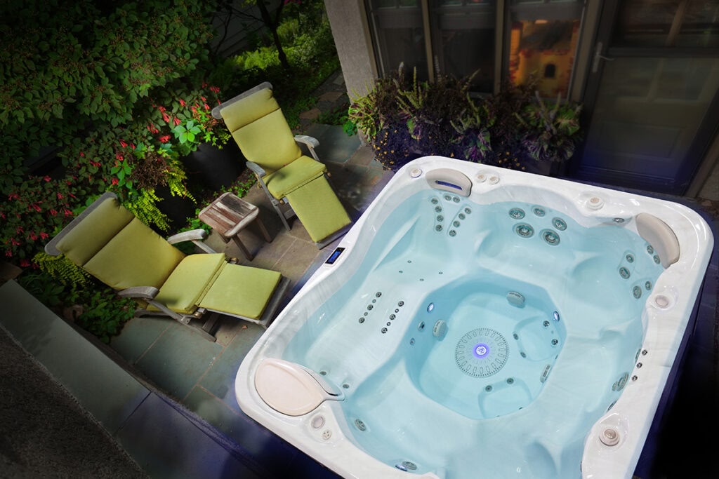 Signature SelfCleaning 779 Whirlpool mit Selbstreinigungssystem von Relaxklusiv nahe Bonn kaufen - Outdoor Whirlpool mit patentiertem Selbstreinigungssystem im Rhein-Sieg-Kreis