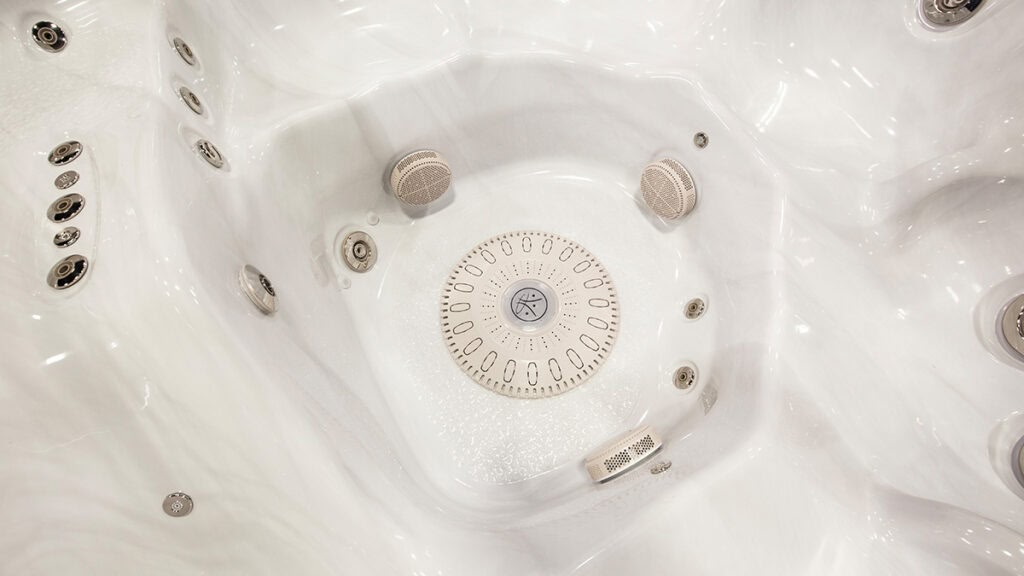 Selbstreinigender Whirlpool Signature 679 mit Massagedüsen im Raum Köln und Düsseldorf