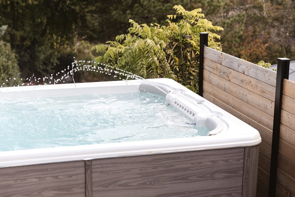 Selbstreinigender Swim Spa Aqua Trainer 14AX mit Gegenstromanlage im Raum Köln und Düsseldorf