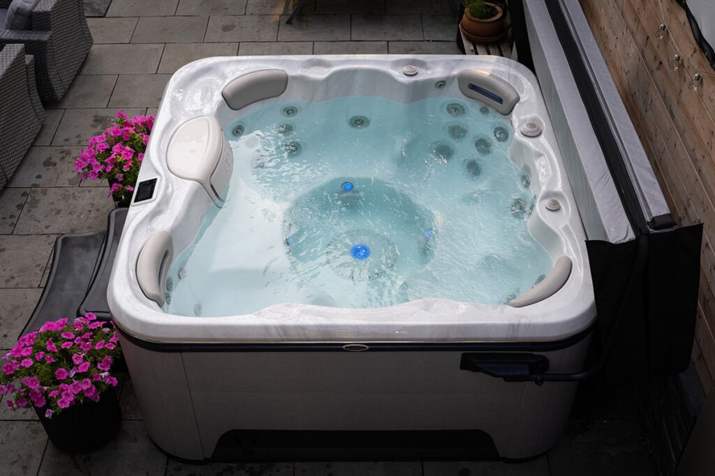 Signature SelfCleaning 655 Whirlpool mit Selbstreinigungssystem von Relaxklusiv nahe Bonn kaufen