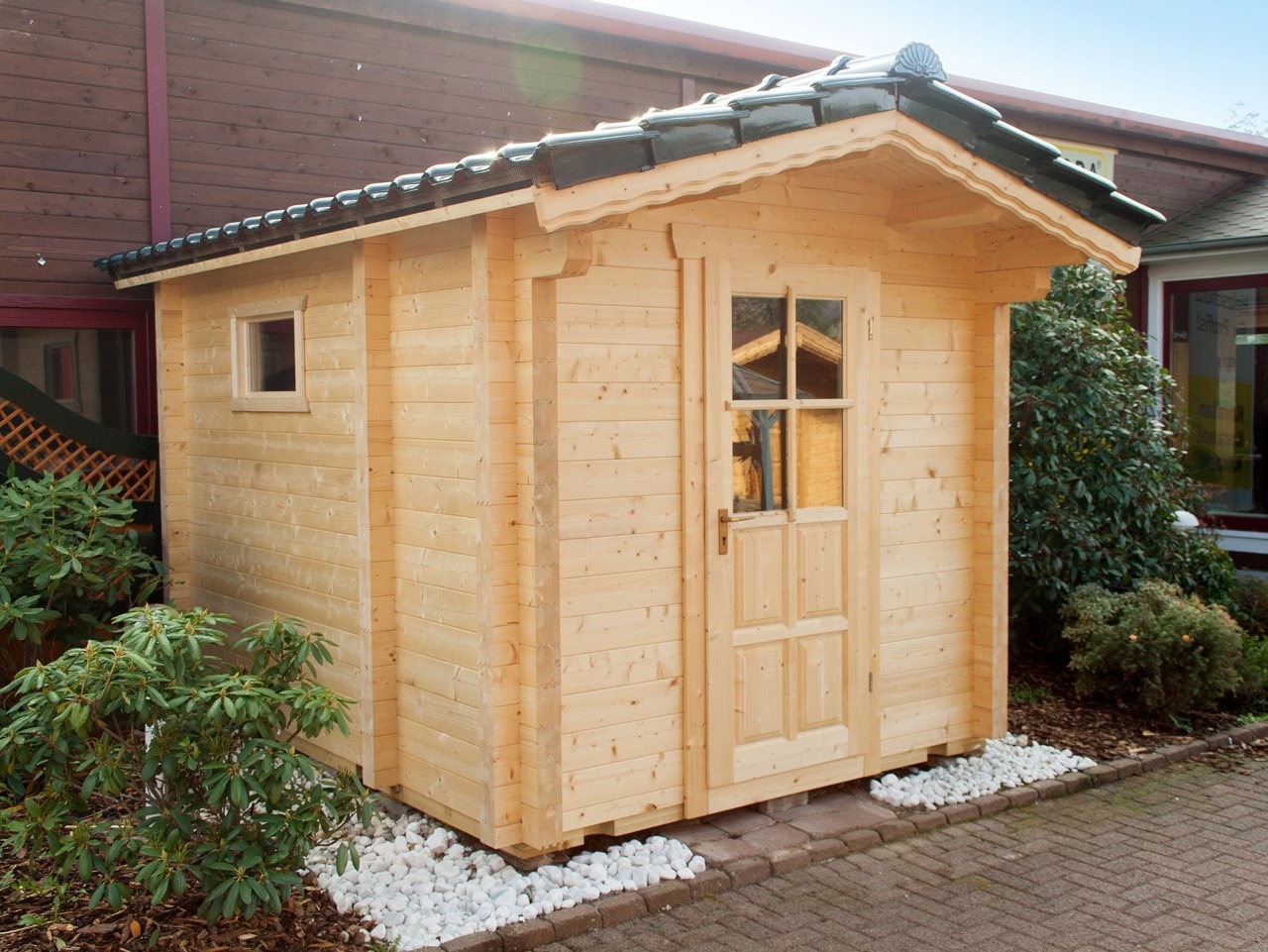 Exklusive Outdoor Sauna mit Vorraum und großen Fenstern nahe Düsseldorf kaufen