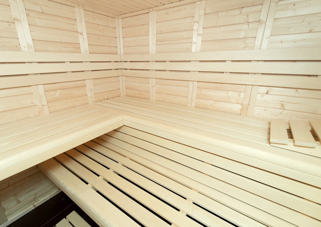 premium innensauna daniel 5 eck, innensauna 5 eck massivholz, heimsauna indoor kaufen, sauna wohnraum design, blockbohlen sauna polarfichte, ergonomische saunaliege innenraum