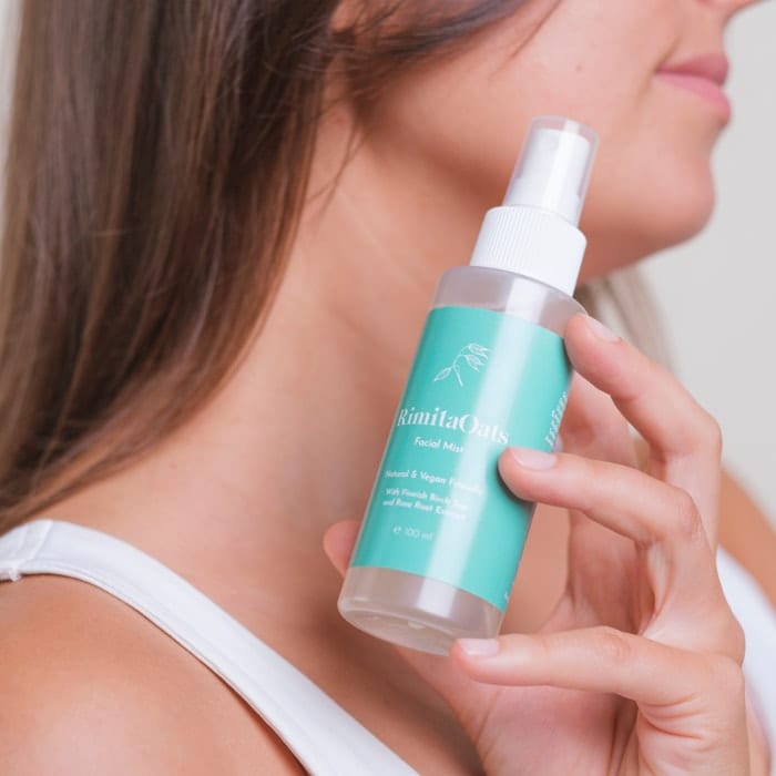 Feuchtigkeitsspendendes Gesichtsspray von RimitaOats – ideal als Toner und über Make-up