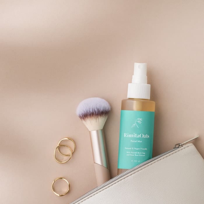 Feuchtigkeitsspendendes Gesichtsspray von RimitaOats – ideal als Toner und über Make-up