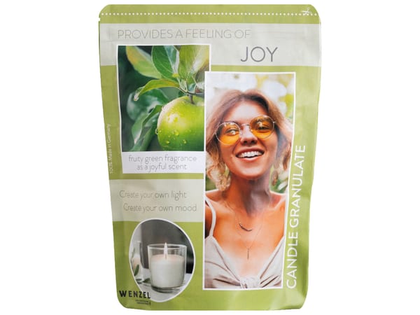WENZEL Kerzengranulat 400 g Joy mit 4 Dochten, Kerzengranulat Joy 400g von WENZEL für DIY Kerzen, WENZEL Duft Kerzengranulat 400 g Joy zum Kerzen selber machen, Kerzengranulat 400 g Joy Set inklusive Docht und Halter, Detailaufnahme WENZEL Kerzengranulat Joy Wachsgranulat Struktur, DIY Kerzen im Glas mit WENZEL Kerzengranulat 400 g Joy, Kerzenzubehör WENZEL Kerzengranulat Joy 400g