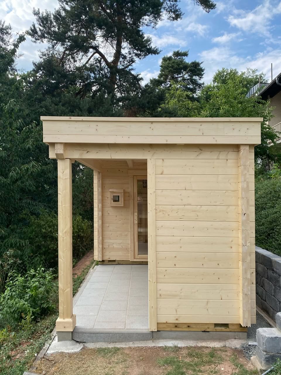 Premium Gartensauna aus Holz für Wellness im eigenen Garten in Nordrhein-Westfalen