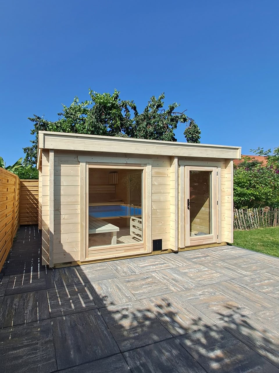 Exklusive Gartensauna mit stilvollem Design im Raum Düsseldorf und Köln