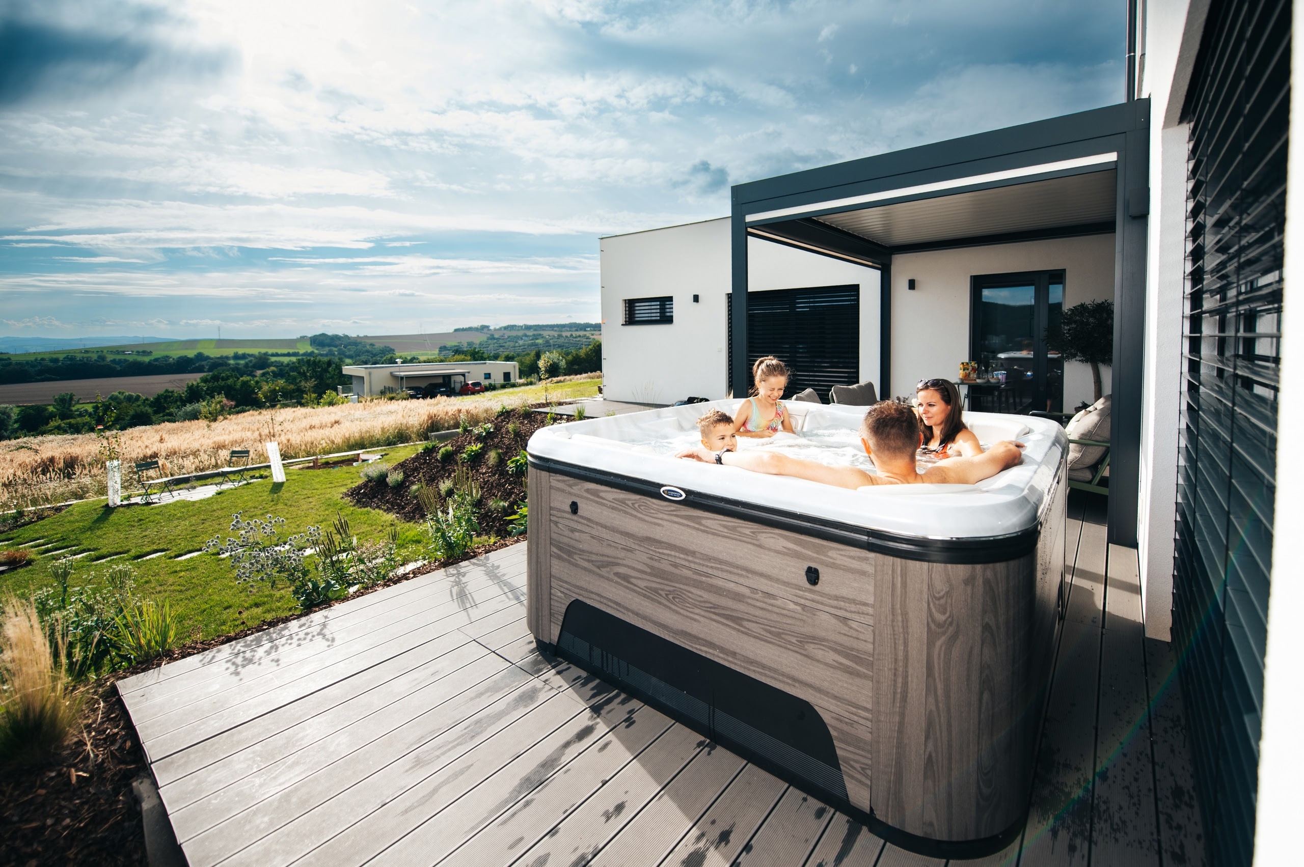 Premium Outdoor Whirlpool für ganzjährige Entspannung nahe Düsseldorf und Koblenz