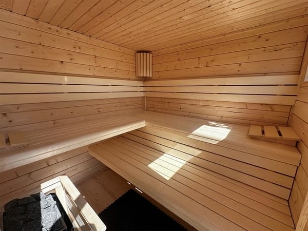 Gartensauna kaufen nahe Bonn mit der exklusiven Sauna FRANCIS 5-Eck von Relaxklusiv