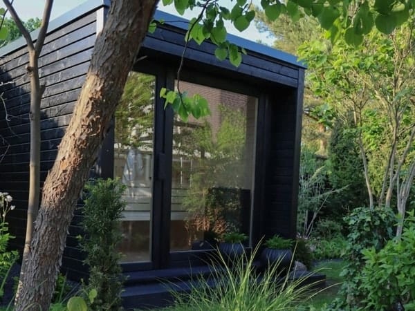 Premium Außensauna INA mit moderner Holzfassade nahe Leverkusen und Bonn