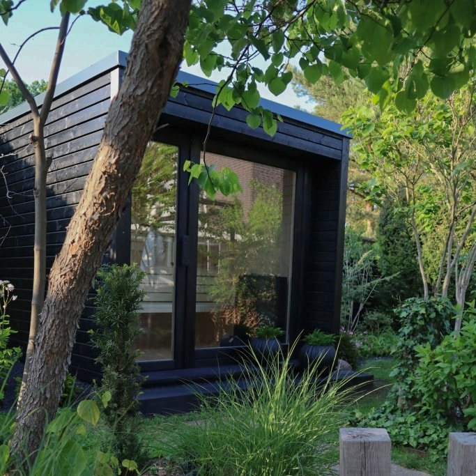 Premium Außensauna INA mit moderner Holzfassade nahe Leverkusen und Bonn