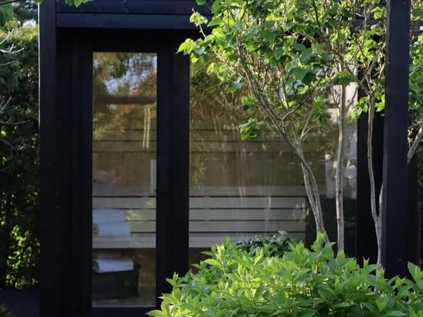 Moderne Outdoor Sauna INA mit gedämmter Bauweise im Raum Köln und Düsseldorf