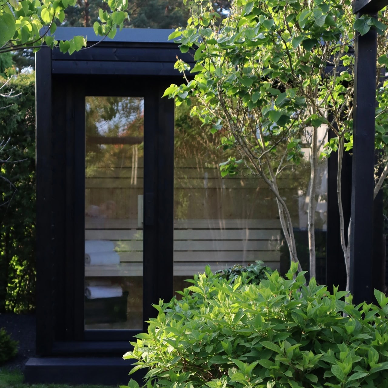 Moderne Outdoor Sauna INA mit gedämmter Bauweise im Raum Köln und Düsseldorf