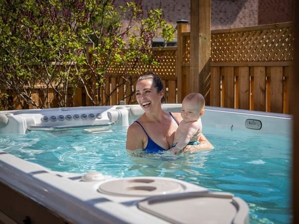 Selbstreinigender Swim Spa mit modernem Design nahe Bonn und Neuwied