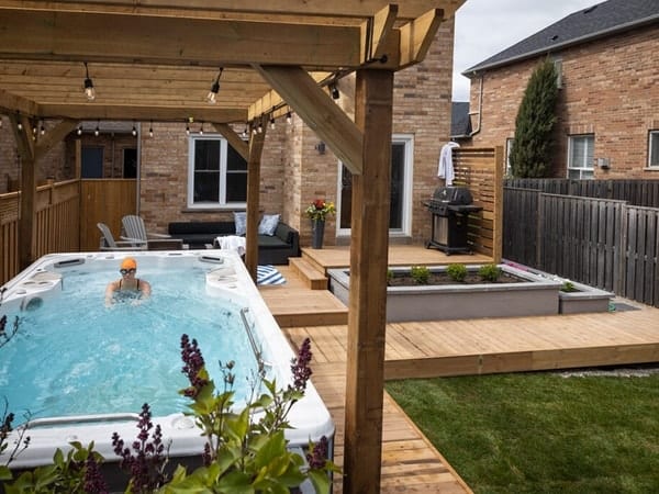Hochwertiger Outdoor Swim Spa für Fitness und Entspannung im Raum Köln kaufen