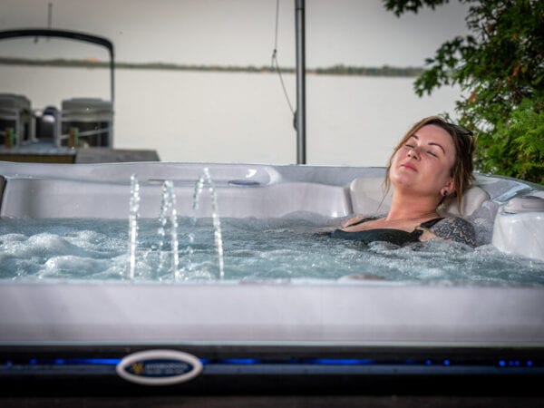 Outdoor Whirlpool mit patentiertem Selbstreinigungssystem im Rhein-Sieg-Kreis