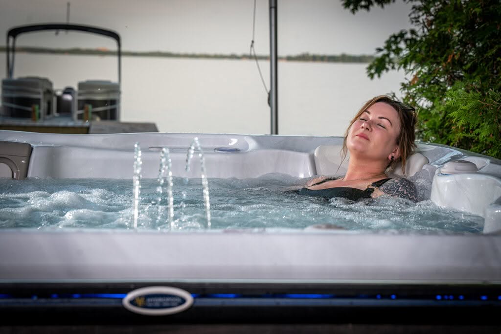 Outdoor Whirlpool mit patentiertem Selbstreinigungssystem im Rhein-Sieg-Kreis