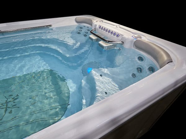 Hochwertiger Swim Spa für Schwimmtraining und Entspannung nahe Leverkusen und Bonn