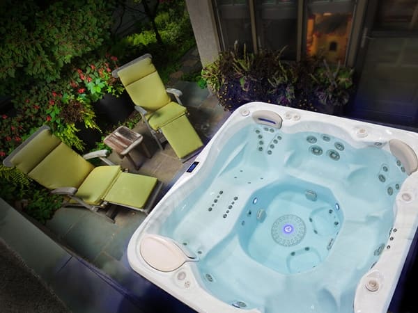 Signature SelfCleaning 779 Whirlpool mit Selbstreinigungssystem von Relaxklusiv nahe Bonn kaufen - Outdoor Whirlpool mit patentiertem Selbstreinigungssystem im Rhein-Sieg-Kreis
