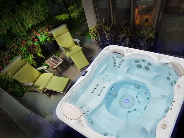 Signature SelfCleaning 779 Whirlpool mit Selbstreinigungssystem von Relaxklusiv nahe Bonn kaufen - Outdoor Whirlpool mit patentiertem Selbstreinigungssystem im Rhein-Sieg-Kreis