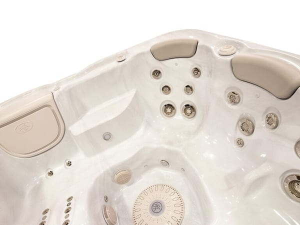 selbstreinigender Whirlpool Sitzplätze Komfort Innenraum