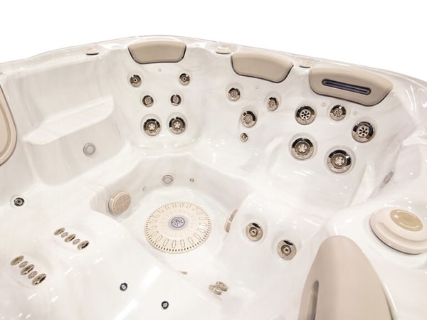 Premium Outdoor Whirlpool mit HydroClean Technologie nahe Düsseldorf und Koblenz