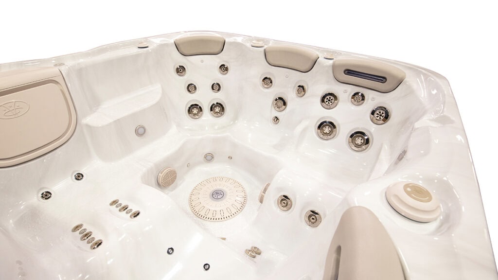 Premium Outdoor Whirlpool mit HydroClean Technologie nahe Düsseldorf und Koblenz