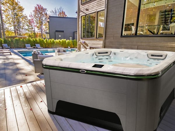 Exklusiver Hydropool Whirlpool Signature 579 für Garten und Terrasse in Nordrhein-Westfalen