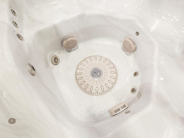 Selbstreinigender Whirlpool Signature 679 mit Massagedüsen im Raum Köln und Düsseldorf