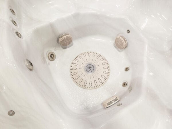 Selbstreinigender Whirlpool Signature 679 mit Massagedüsen im Raum Köln und Düsseldorf