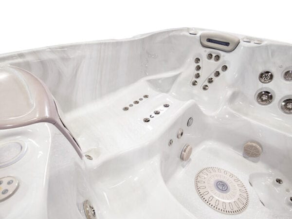 Hochwertiger Whirlpool für bis zu 7 Personen mit Hydrotherapie nahe Leverkusen kaufen Relaxklusiv