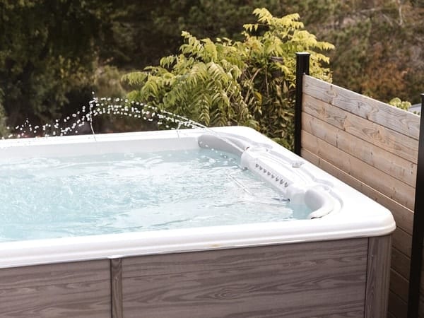 Selbstreinigender Swim Spa Aqua Trainer 14AX mit Gegenstromanlage im Raum Köln und Düsseldorf