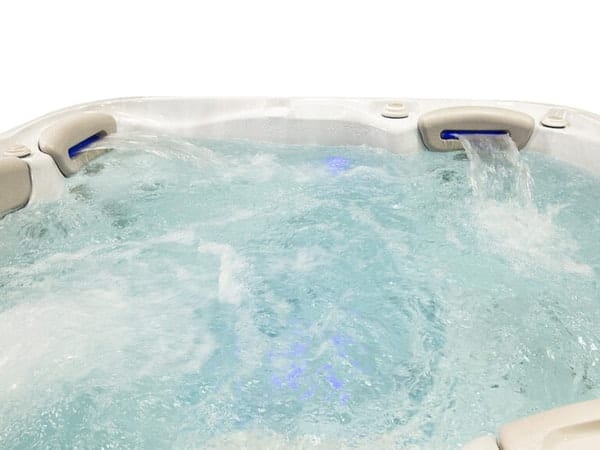 Outdoor Whirlpool mit patentiertem Selbstreinigungssystem im Rhein-Sieg-Kreis