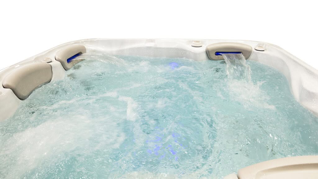 Outdoor Whirlpool mit patentiertem Selbstreinigungssystem im Rhein-Sieg-Kreis