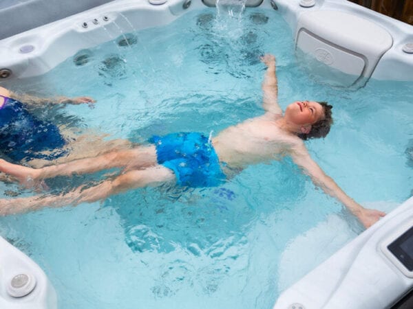 selbstreinigender Whirlpool Nutzung Familie Freunde