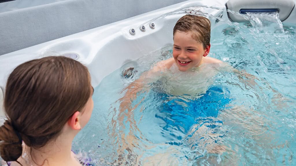 Outdoor Whirlpool mit patentiertem Selbstreinigungssystem im Rhein-Sieg-Kreis