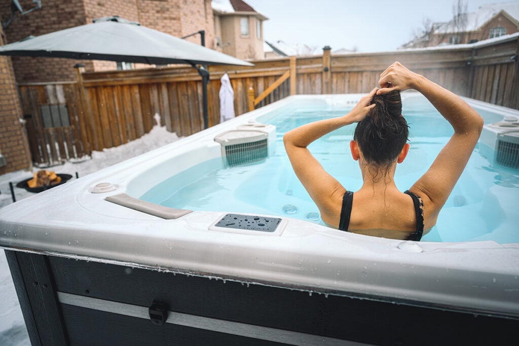 Moderner Swim Spa mit Gegenstromanlage und Massagedüsen im Raum Bonn und Köln