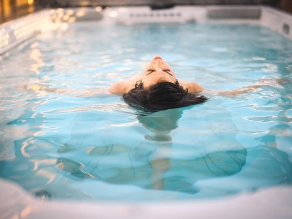 Aqua Trainer 14AX Swim Spa für luxuriöse Wellnessmomente im eigenen Zuhause