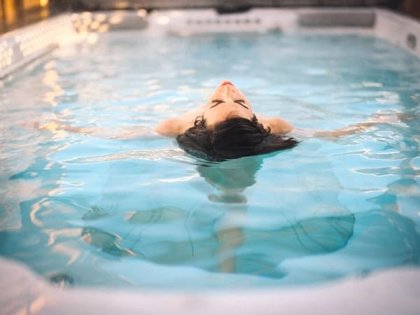 Aqua Trainer 14AX Swim Spa für luxuriöse Wellnessmomente im eigenen Zuhause